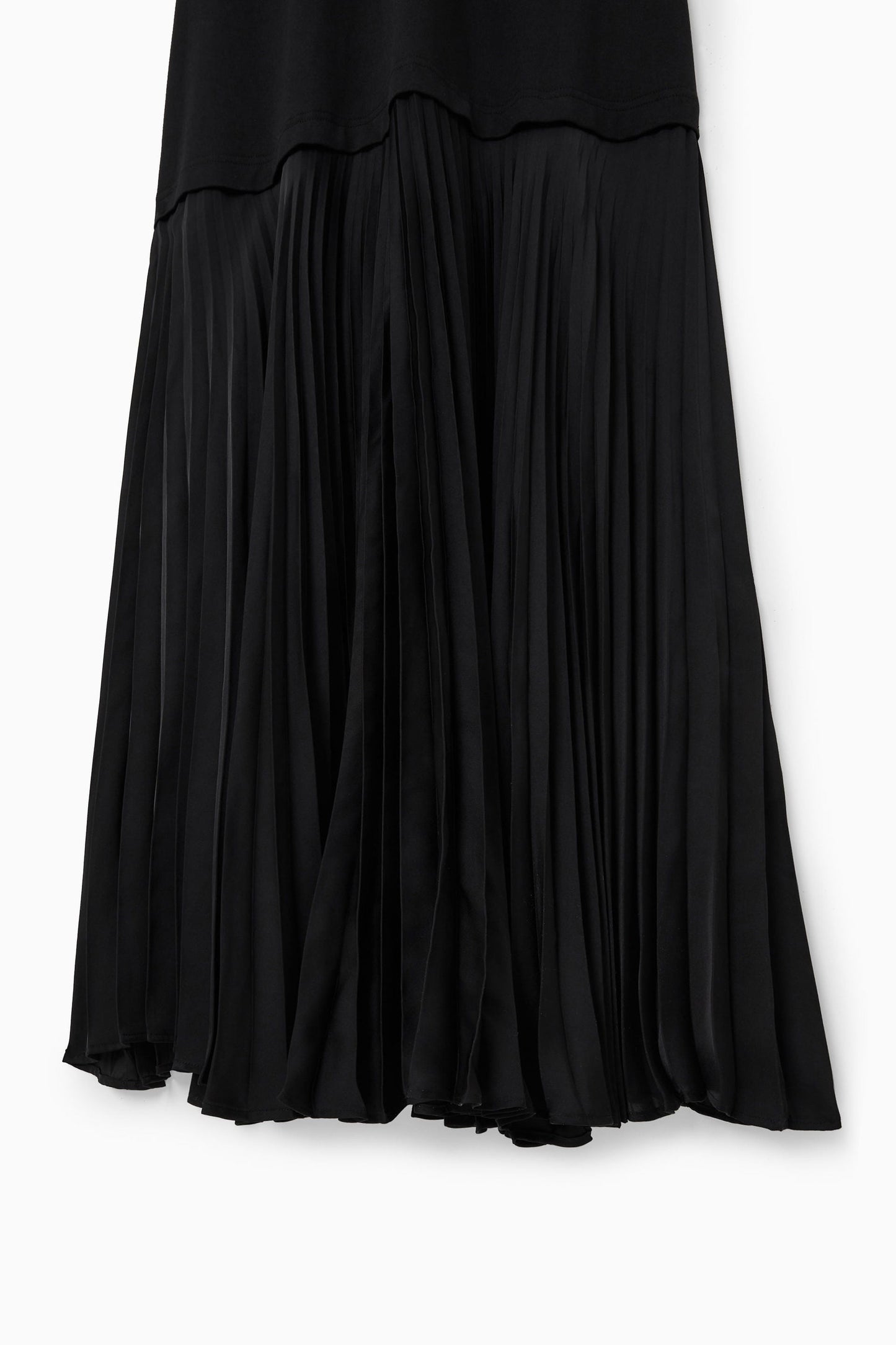 PLEATED-SKIRT T-SHIRT DRESS